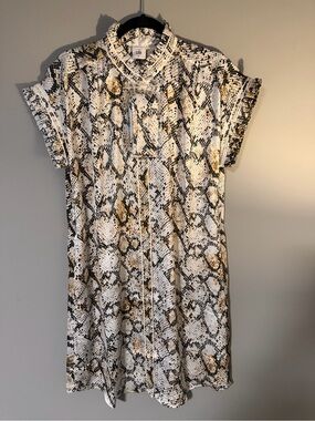 Cabi ‘Cobra’ Snake Print Short Sleeve, Ruffled Neck Dress — White, Black & Gold